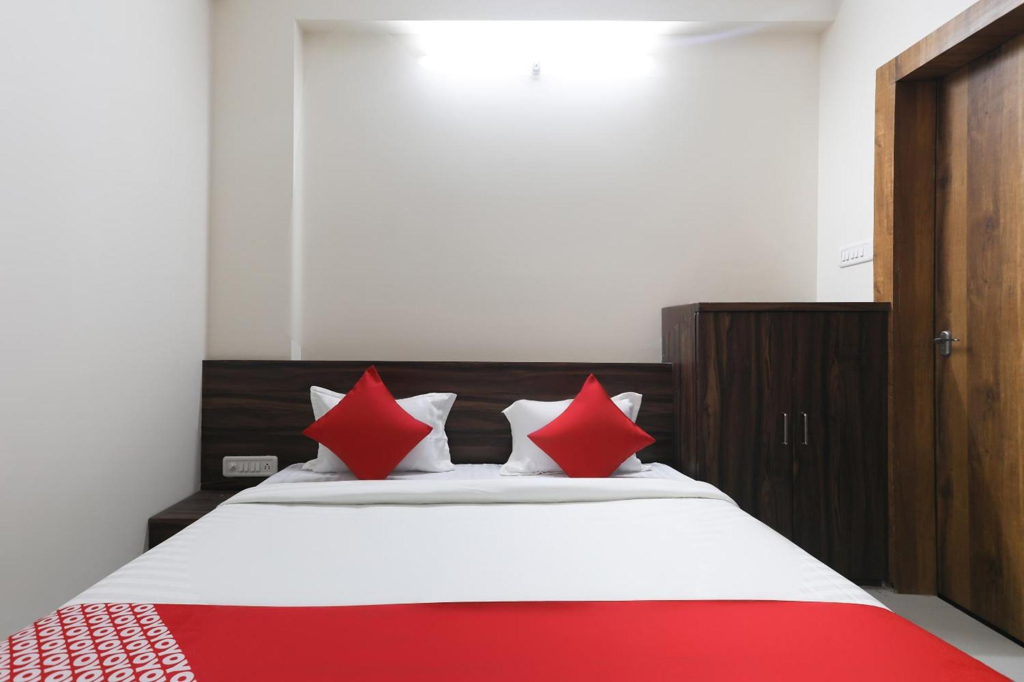 Hotel O La Flora Індаур Екстер'єр фото