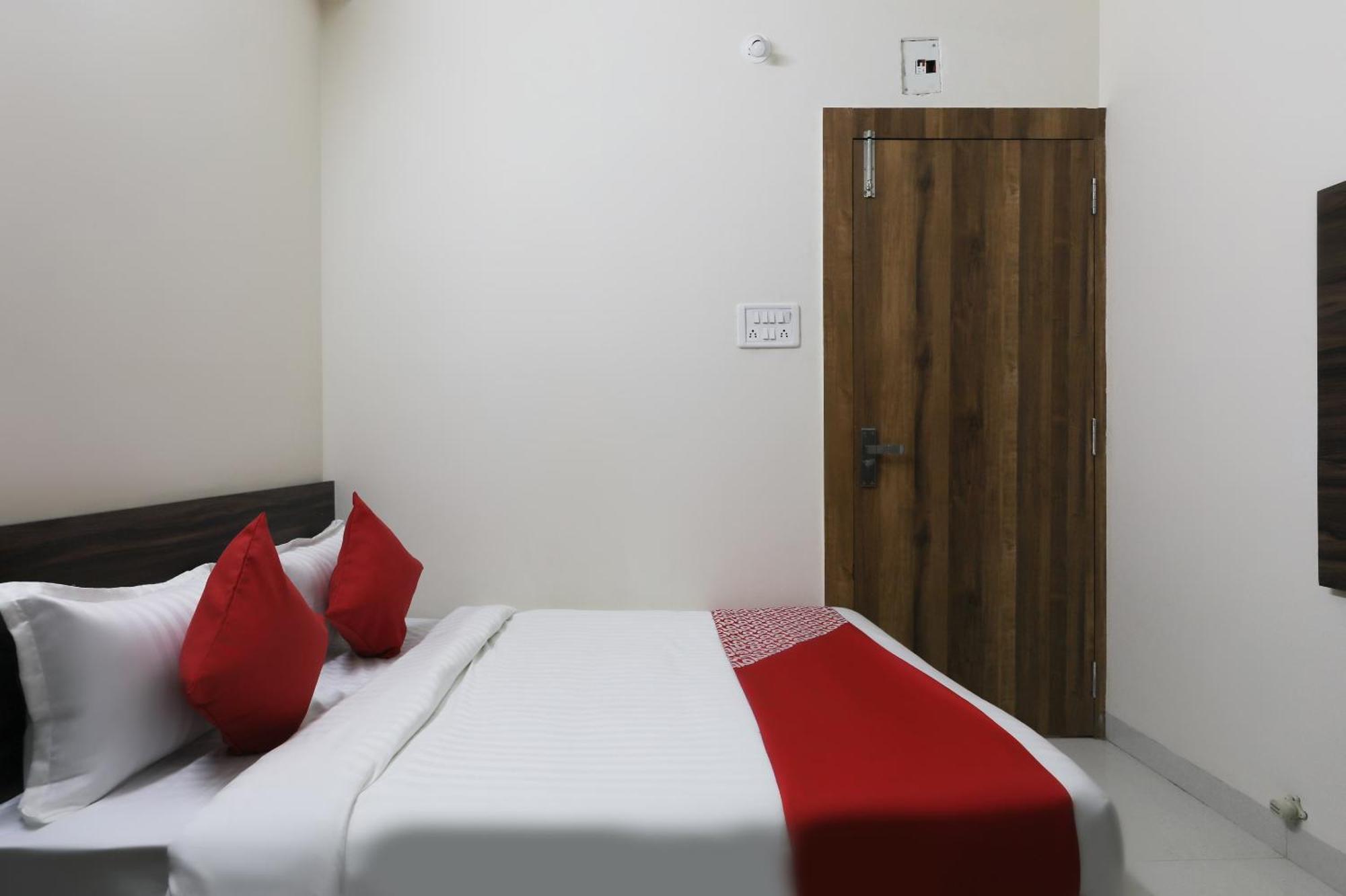 Hotel O La Flora Індаур Екстер'єр фото